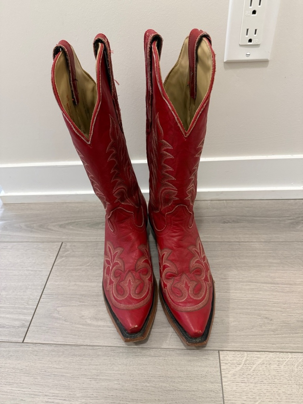 Women's Red Embroidered Heeled Cowboy Boots - Picture 2 of 4